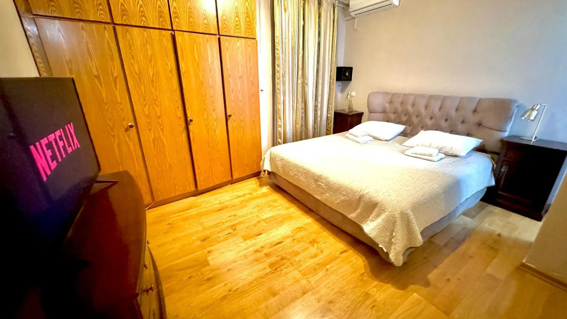 הרקליון George Airport Apartments