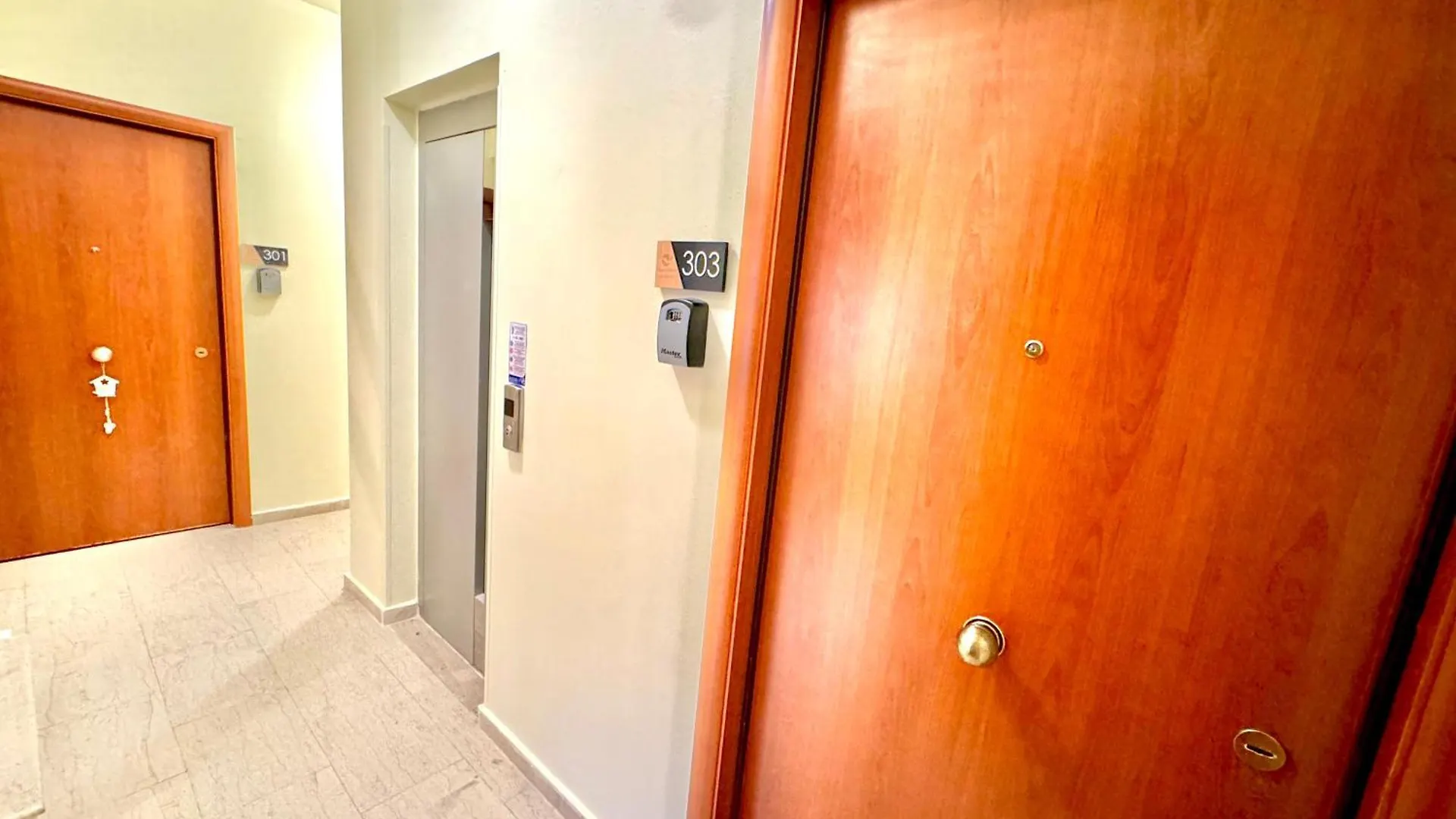 הרקליון George Airport Apartments