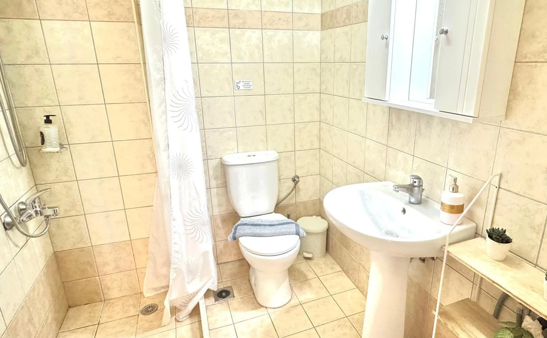 הרקליון George Airport Apartments