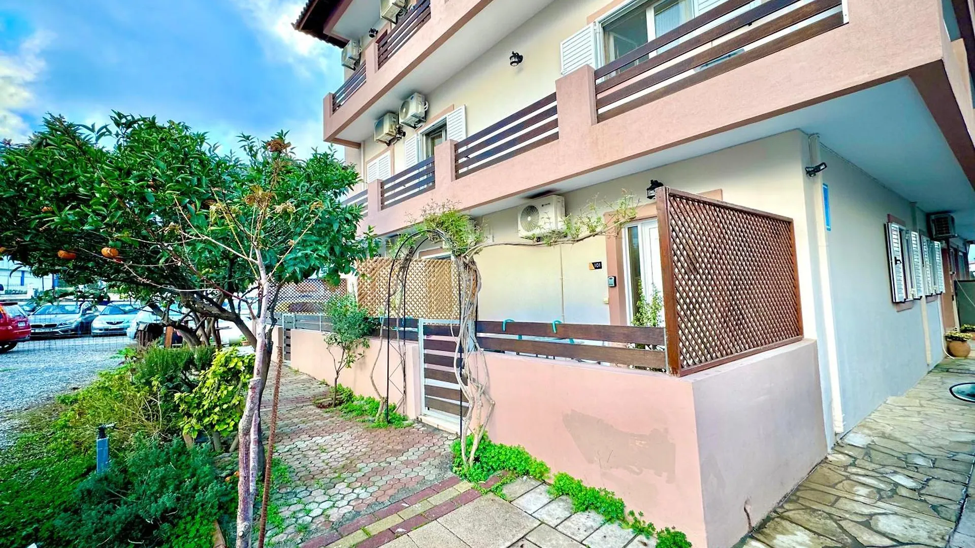 הרקליון George Airport Apartments
