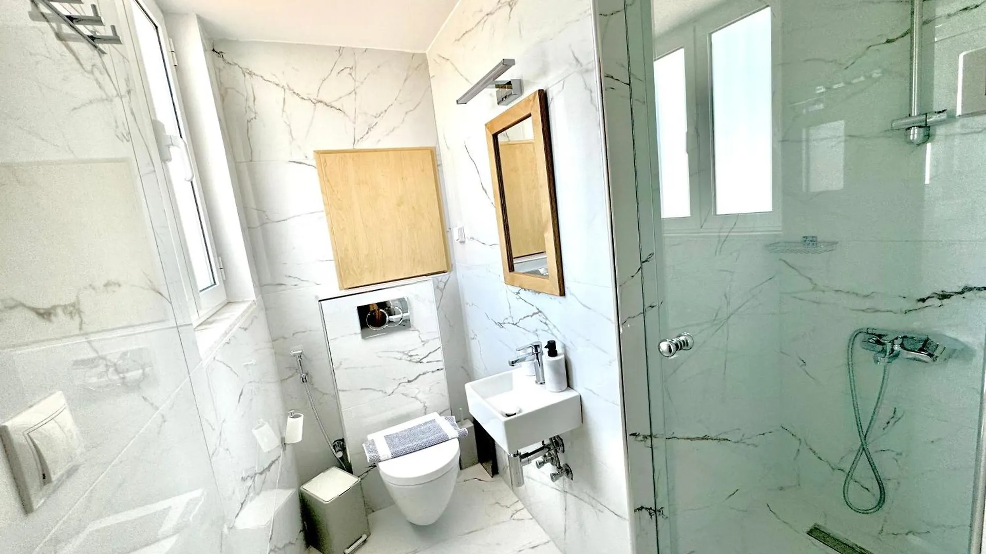 George Airport Apartments Iraklion